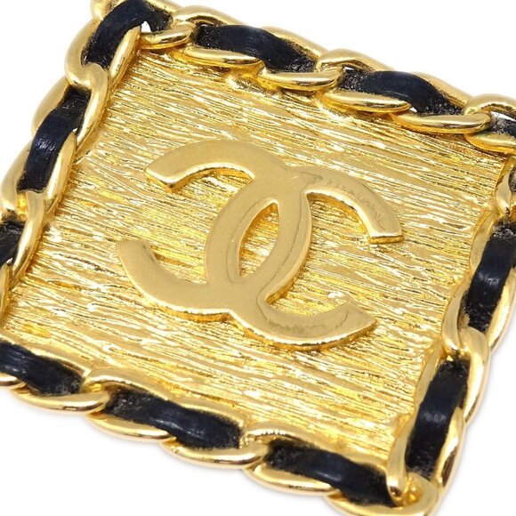 Chanel Square Leather Earrings Clip-On Gold 26 122679 - Picture 2 of 4